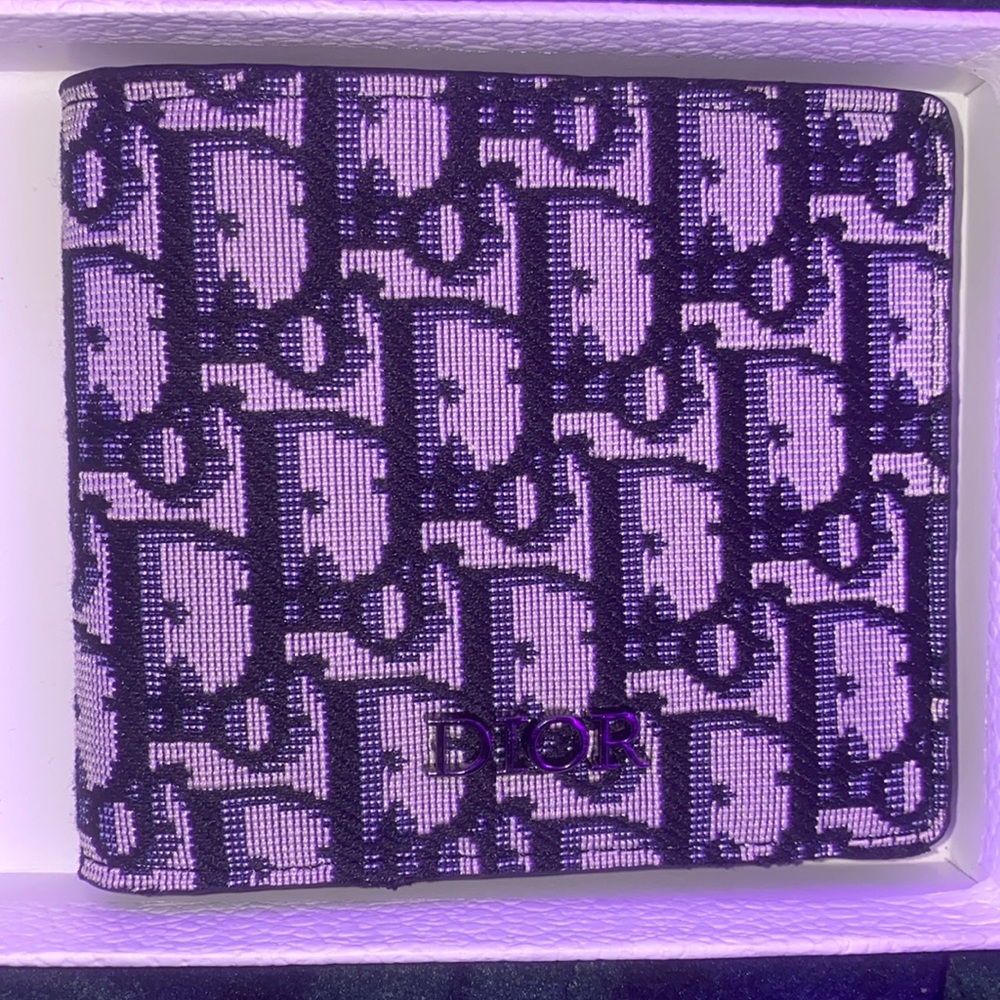 DIOR WALLET (taking offers) (brand new) (authentication card included)
